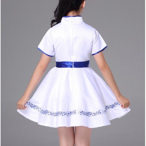 Kids Chinese folk dance costumes for boy girls china white and blue china style chorus singers stage performance photos cosplay dancing dresses